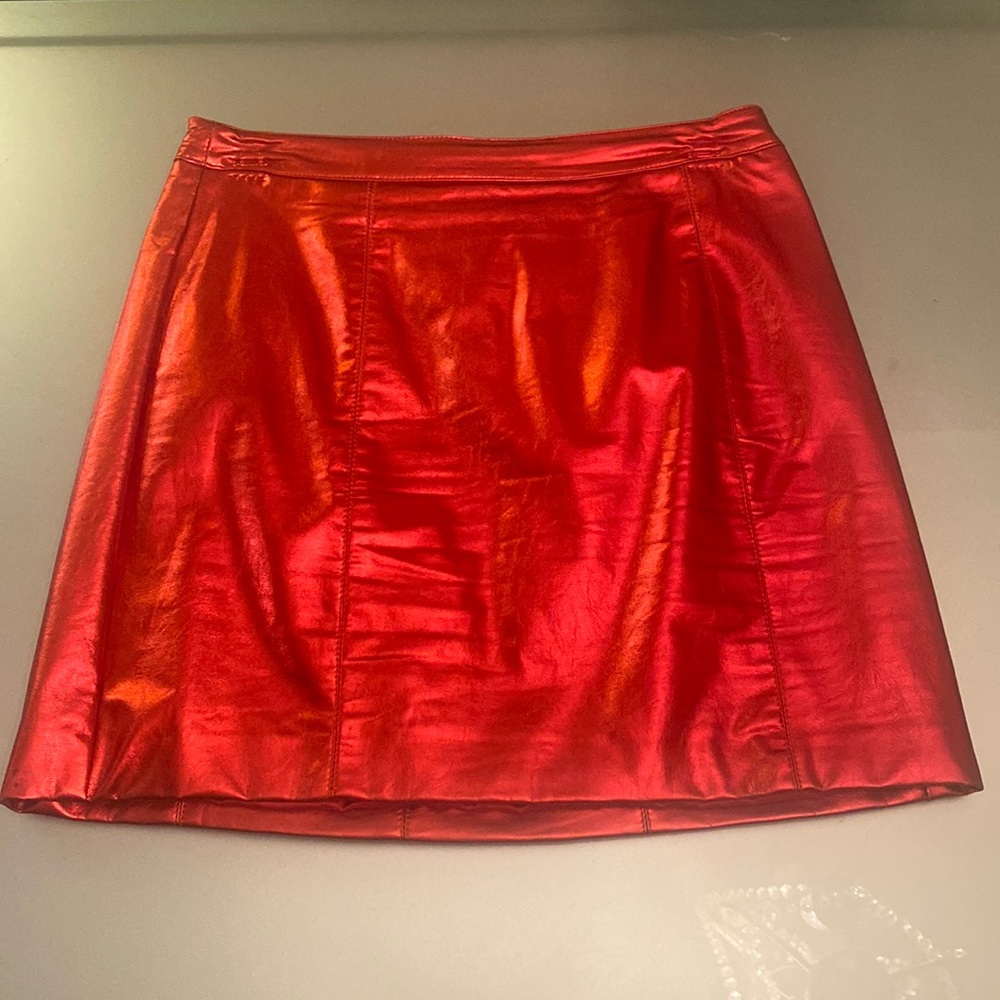 H:OURS -brand new gorgeous red metallic vegan leather mini skirt in size Medium